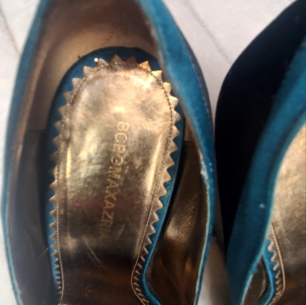 Vintage BCBGeneration Blue Heels with Elegant Design - Picture 4 of 8